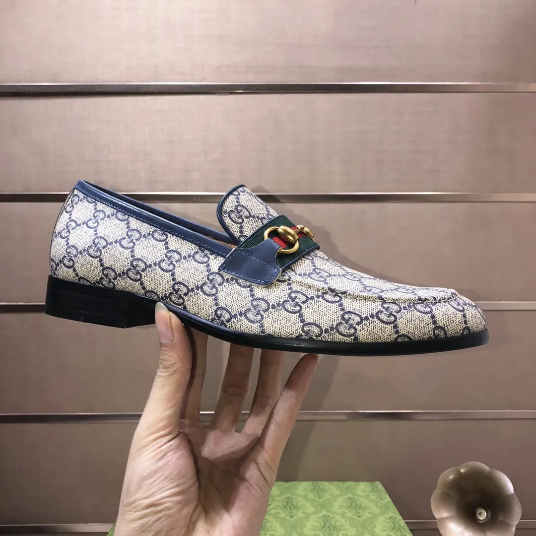 Men's shoes💰500💰Italy's top luxury men's shoe giant (GUCCI) (Gucci) (full cowhide lining) new arrival🍃Original European style🔰 Pleasant to the eye😍In order to make the shoes more durable and non-deformable🌀The production continues to follow traditional methods but there is still no lack of innovation💪Choose original sheepskin for the leather♻️ Smooth and natural And extra bright ⭐Made of imported cowhide, the first choice of rich people 38-45 (45 customized)